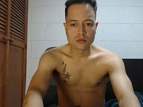 dimitriquiet05 online show from April 12, 5:20 am