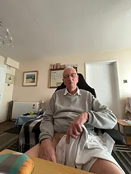 cutaboverest online show from February 8, 4:00 pm