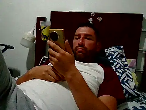 LukaE35 online show from February 17, 10:30 pm