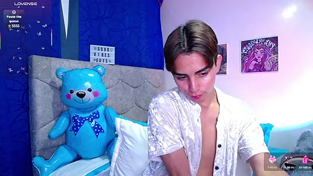 OwenBluee online show from March 15, 1:29 pm