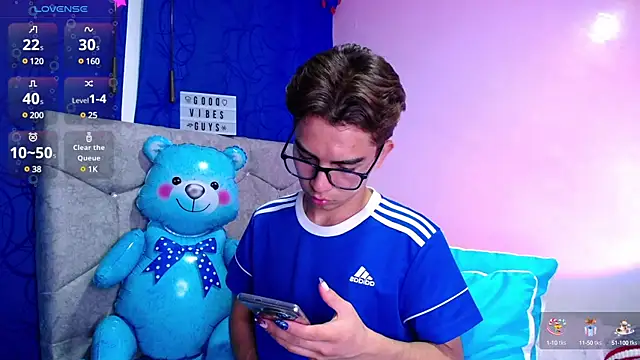 OwenBluee online show from January 24, 5:21 am