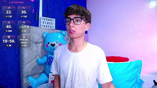 OwenBluee online show from December 7, 7:38 am