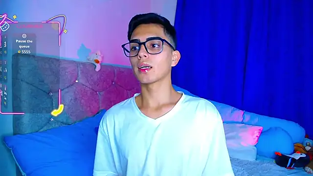 OwenBluee online show from October 14, 7:37 am