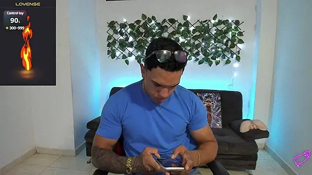 Taylor John online show from December 11, 2:17 pm