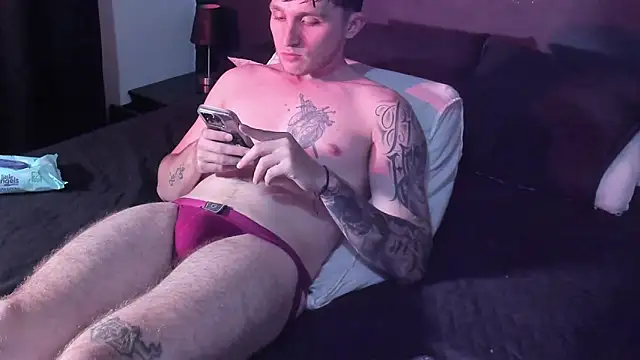 Dylanwhite23  online show from December 17, 2:08 am