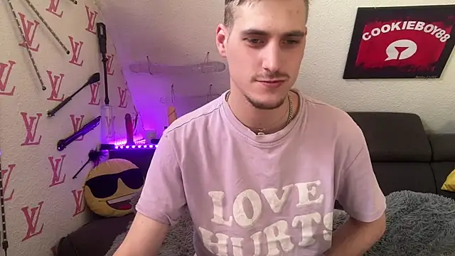 Cookieboy88 online show from April 14, 2:38 pm