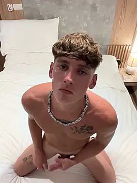 Hornyyoungstud123 online show from July 7, 7:17 pm