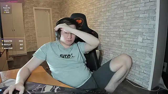 iliaskrislove online show from March 4, 7:32 pm