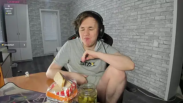 iliaskrislove online show from February 19, 1:39 pm