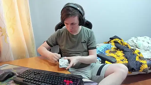 iliaskrislove online show from September 10, 1:54 pm