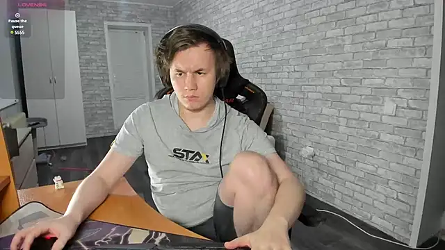 iliaskrislove online show from February 1, 6:29 pm