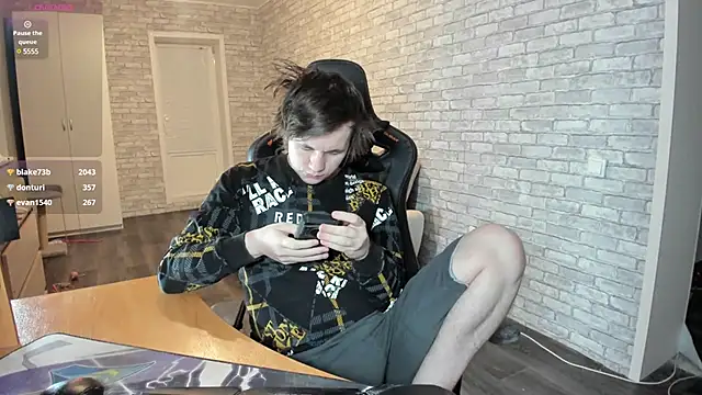 iliaskrislove online show from March 8, 4:16 pm