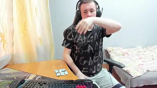 iliaskrislove online show from November 23, 9:31 am