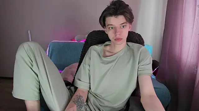 Snapshot of Liam_sexy1 chatting on March 20, 8:20 am Liam sexy1 online show from March 20, 8:20 am