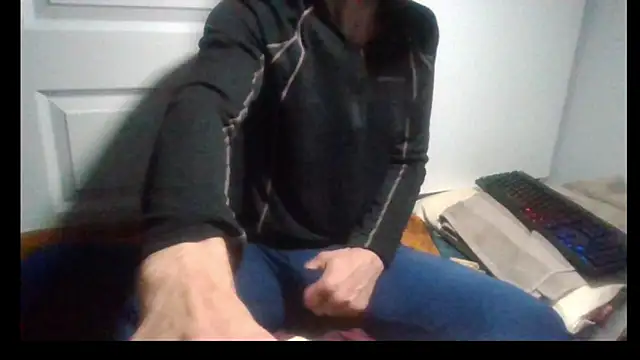 Snapshot of slendt94 chatting on October 15, 8:11 am slendt94 online show from October 15, 8:11 am