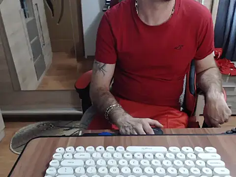 uncutguy01 online show from October 31, 1:14 pm
