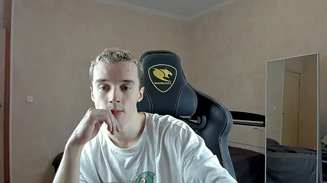 MasonWarholl online show from December 13, 3:43 pm