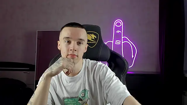 MasonWarholl online show from December 14, 3:36 pm