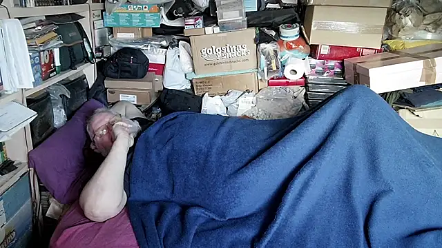 hadeszeuss2 online show from December 15, 3:42 pm