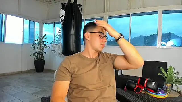 owengray2n online show from December 6, 10:41 pm