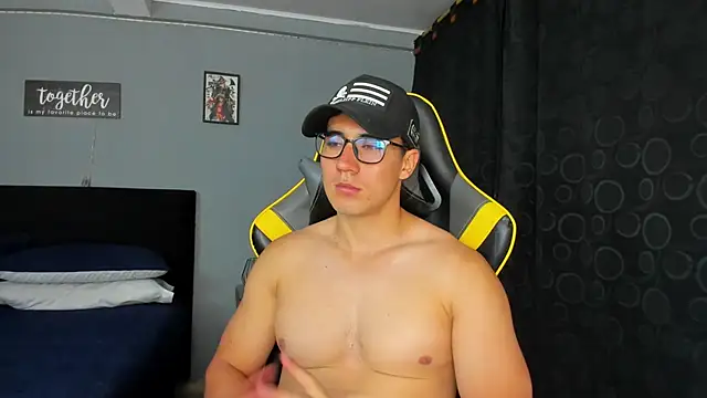 owengray2n online show from September 19, 2:12 am