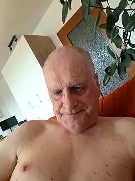 Milkasahne64 online show from April 17, 1:03 pm