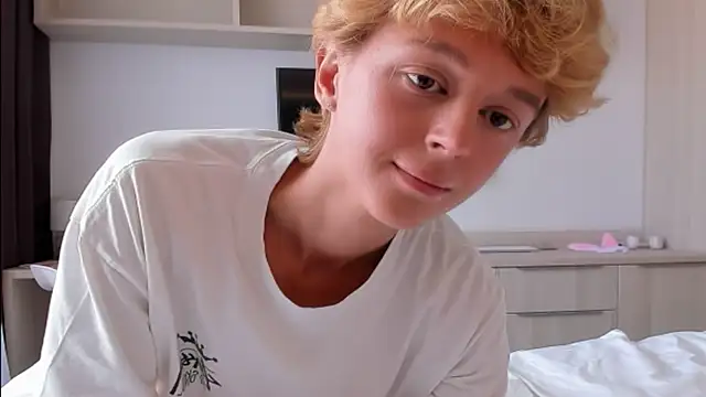 agelandreww online show from April 6, 9:54 am