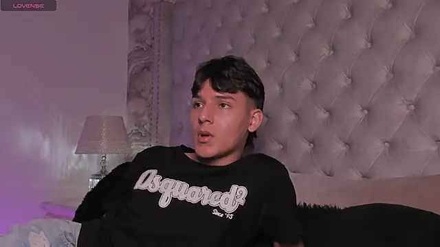 Snapshot of Kev_jenner chatting on March 19, 6:34 pm Kev jenner online show from March 19, 6:34 pm