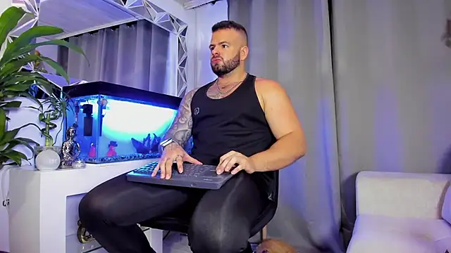 Johnnygrayson1 online show from January 3, 12:22 am