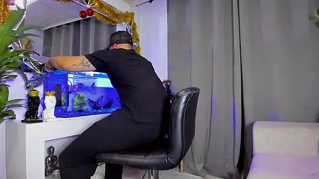 Johnnygrayson1 online show from December 2, 11:49 pm