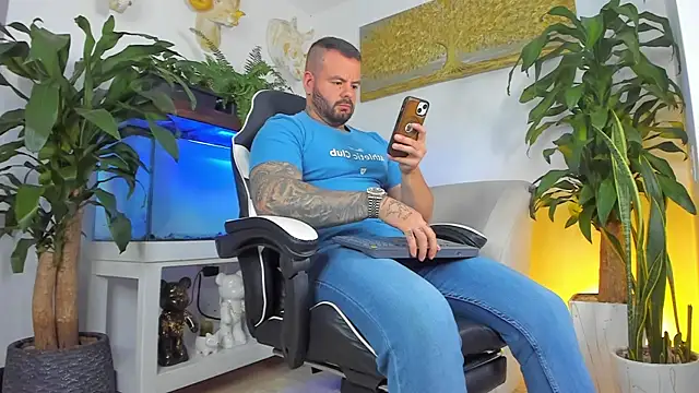 Johnnygrayson1 online show from April 14, 12:44 am