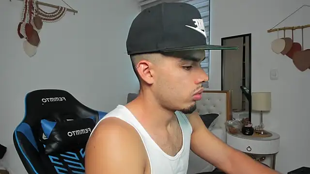 mateoleonee online show from March 4, 7:43 pm