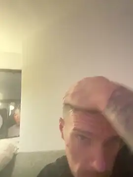 UnCuTupTheBuTT online show from October 6, 9:30 pm