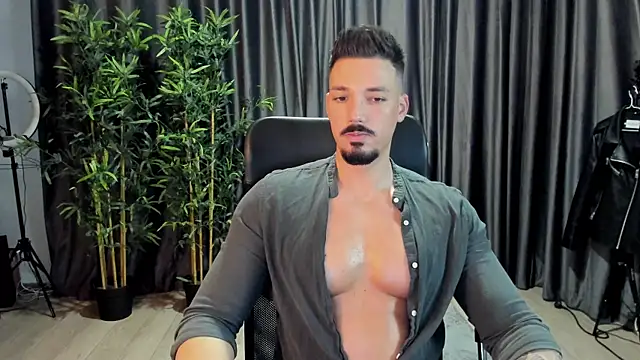 HaydenSpearss online show from December 6, 8:15 am