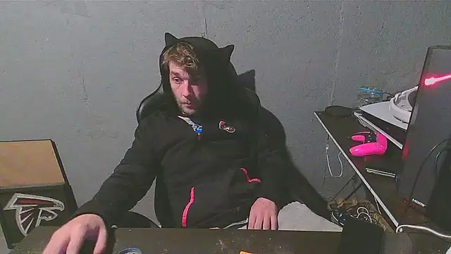 Snapshot of Superoz77 chatting on January 1, 6:26 am Superoz77 online show from January 1, 6:26 am