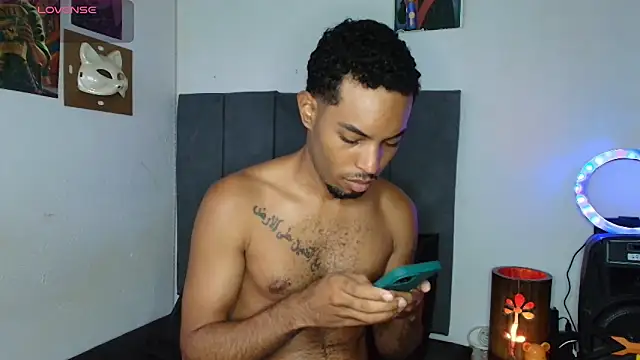 Snapshot of colinbrown chatting on October 20, 12:09 pm colinbrown online show from October 20, 12:09 pm