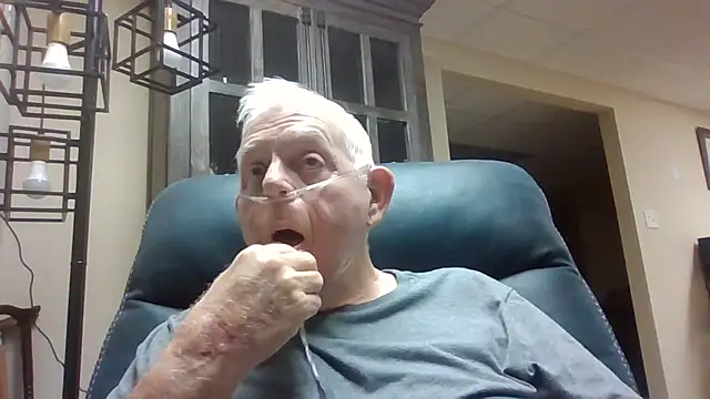 Snapshot of bootlegmanz chatting on September 21, 11:27 pm bootlegmanz online show from September 21, 11:27 pm