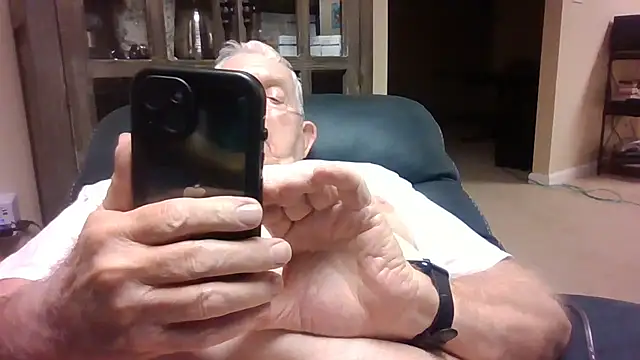 Snapshot of bootlegmanz chatting on September 22, 11:37 pm bootlegmanz online show from September 22, 11:37 pm