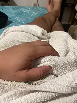 Juanes432 online show from February 28, 4:11 am