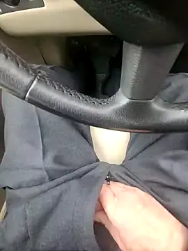 Snapshot of pagani5656 chatting on December 7, 9:39 am pagani5656 online show from December 7, 9:39 am