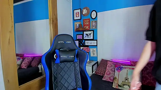 VladHellsing4 online show from December 28, 1:51 pm