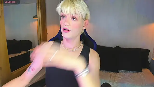 VladHellsing4 online show from April 15, 2:06 pm