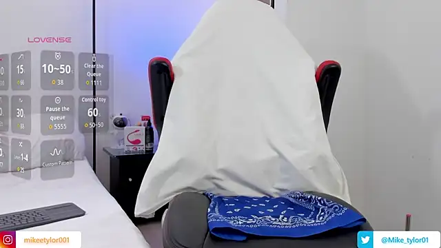 mike tylor01 online show from February 27, 6:40 pm