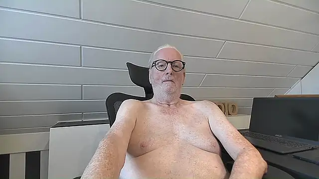 Greyhound70 online show from November 6, 9:01 am