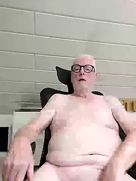 Snapshot of Greyhound70 chatting on September 29, 9:21 pm Greyhound70 online show from September 29, 9:21 pm