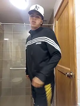 JoanG10 online show from November 6, 6:00 pm