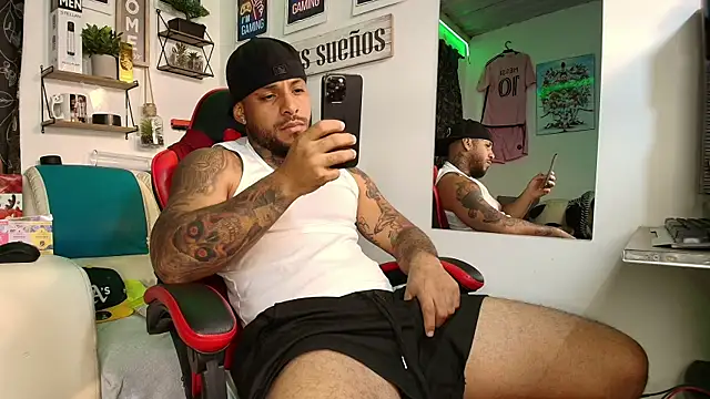 Leenar Key online show from November 27, 5:05 pm