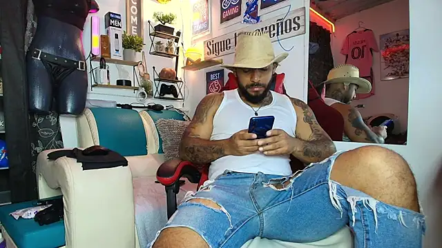 Leenar Key online show from April 21, 1:17 pm