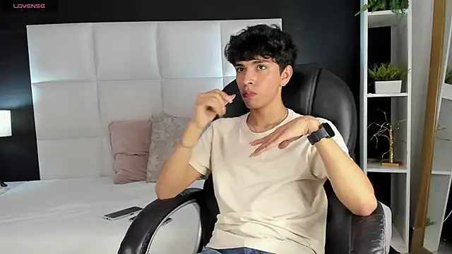 Santy carrington online show from December 20, 8:45 pm