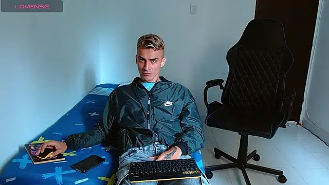 bray hotboy777 online show from October 11, 3:38 pm